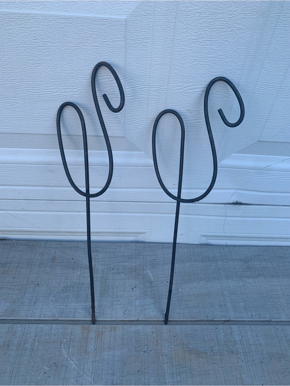 Vintage Wrought Iron Curled Shepherd's Hooks Garden Plant Stakes Black 19” Pair